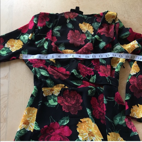 Missguided Floral Wrap Tea Dress🌹 - Picture 4 of 8